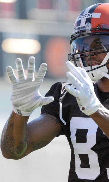 Pryor trying to catch on as wide receiver with Browns